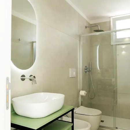 Lo Apartment *
